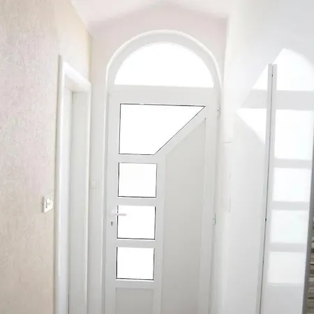 Elena Ii Kat * Βόντιτσε