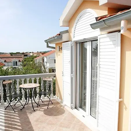 Elena Ii Kat * Βόντιτσε