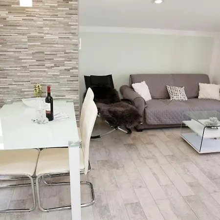 Elena Ii Kat Apartman