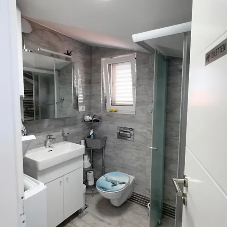 Elena Ii Kat Apartment *