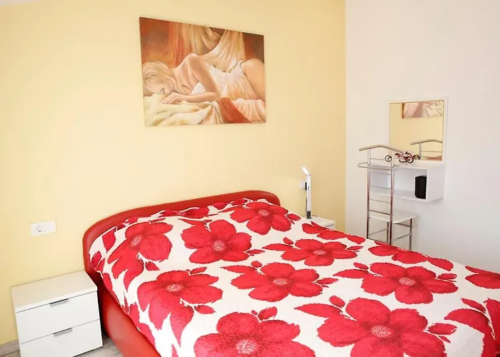 Elena Ii Kat Apartmán