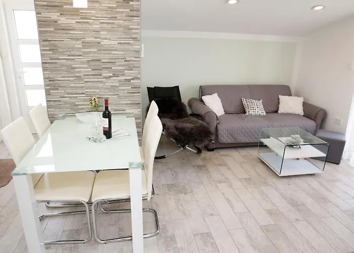 Elena Ii Kat Appartement